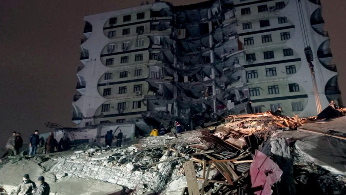 Un exjugador del Real Madrid se sumó a las labores de ayuda a las víctimas del terremoto en Turquía